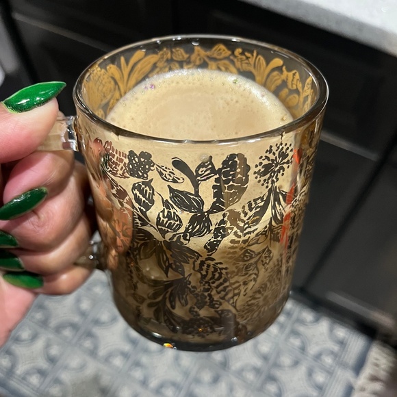 Meet your Posher, Nicole - Picture 2 of 2